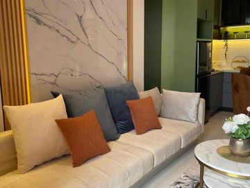 Rumah Cantik Modern Siap Huni 3 Lantai, Berlokasi Strategis