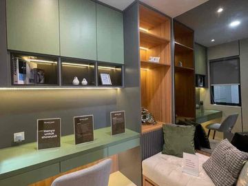 Rumah Cantik Modern Siap Huni 3 Lantai, Berlokasi Strategis