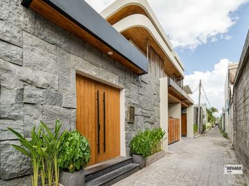 Premium 3-Bedroom Villa For Sale In Prime Seminyak Area