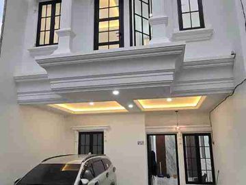 Rumah Ready Stok gaya American Clasic di Tanah Baru Beji Depok