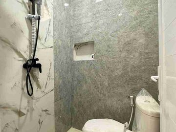 Rumah Ready Stok gaya American Clasic di Tanah Baru Beji Depok