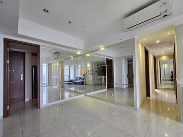 Private Lift! Disewakan 3Br Condominium Taman Anggrek Residences 135M² Partially Furnished — Terhubung Hublife Mall & Skybridge Mta Jakarta Barat