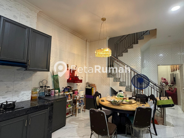 DIJUAL RUMAH JALAN BRIGJEND KATAMSO KOMPLEK KATAMSO SQUARE - DAERAH TITI KUNING MEDAN JOHOR (lisa)