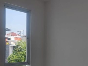 Dijual Rumah Baru Citra Garden 8, Hoek, LT 180 M², 2,5 Lantai, 4+1 KT, Rp 5,2 M Nego