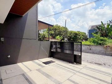 Rumah Gress Minimalis 2 Lt Murah Panjang Jiwo Tenggilis