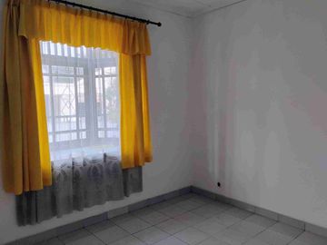 Rumah 2 Lantai SHM Siap Huni Di Cinere