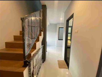 Super Murah.. rumah di Karang Tengah, Baru