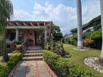 Casa estilo Cuernavac en venta un solo nivel