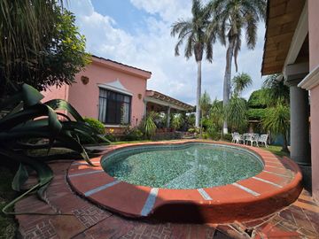 Casa estilo Cuernavac en venta un solo nivel