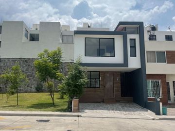 CASA EN VENTA CAÑADAS DEL BOSQUE TRES MARIAS