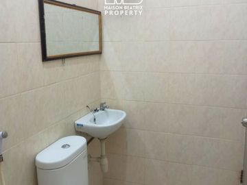 DIJUAL RUMAH RAPIH SIAP HUNI SANGAT TERAWAT DEKAT AKSES TOL & STASIUN  GRIYA LOKA, BSD