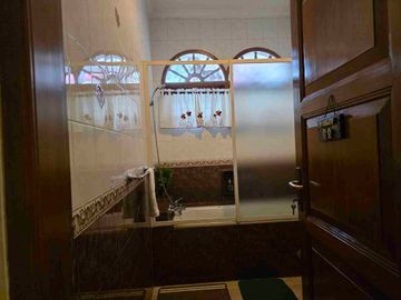 DIJUAL RUMAH MEWAH& ASRI di pinggir jalan raya Lebak bulus.