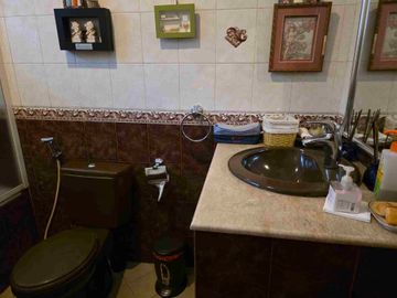 DIJUAL RUMAH MEWAH& ASRI di pinggir jalan raya Lebak bulus.
