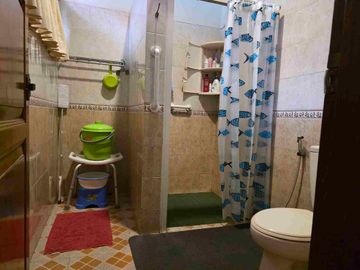 DIJUAL RUMAH MEWAH& ASRI di pinggir jalan raya Lebak bulus.