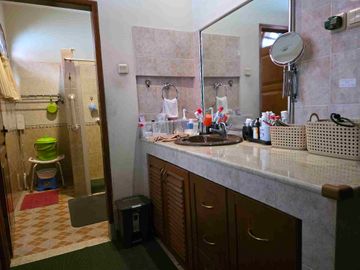 DIJUAL RUMAH MEWAH& ASRI di pinggir jalan raya Lebak bulus.