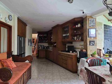 DIJUAL RUMAH MEWAH& ASRI di pinggir jalan raya Lebak bulus.