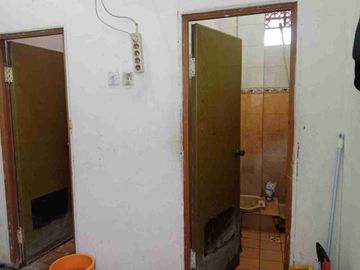 Di Jual Rumah Kos Kos an aktif di Pinggir Jalan Utama Pondok Pekayon Indah Bekasi