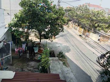 Di Jual Rumah Kos Kos an aktif di Pinggir Jalan Utama Pondok Pekayon Indah Bekasi