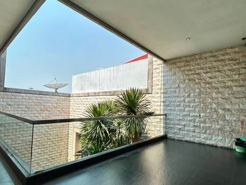 Second Minimalis 2 Lantai Rumah Graha Famili Hadap Jalan Raya