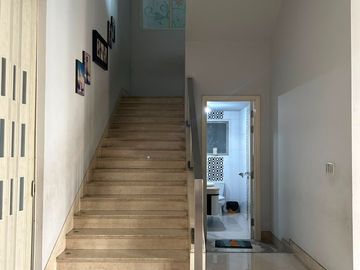 Second Minimalis 2 Lantai Rumah Graha Famili Hadap Jalan Raya