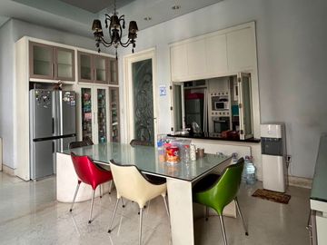 Second Minimalis 2 Lantai Rumah Graha Famili Hadap Jalan Raya