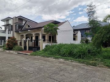 FOR SALE | BEAUTIFUL HOUSE & LOT AT VILLA ESMERALDA IN LAGUNA