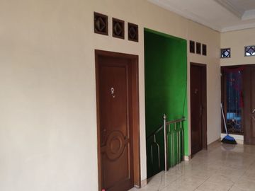 RUMAH PINGGIR JALAN DI PENGGILINGAN CAKUNG | DEKAT STASIUN KLENDER | 1,6 M