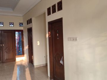 RUMAH PINGGIR JALAN DI PENGGILINGAN CAKUNG | DEKAT STASIUN KLENDER | 1,6 M