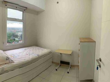 DISEWAKAN APARTMENT SPRINGLAKE SUMARECON BEKASI 2 BR FURNISHED CANTIK