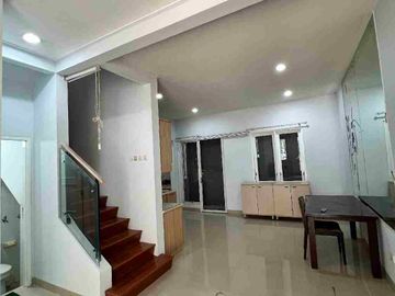 Rumah siap huni di kawasan strategis terdepan Cluster Flourite Gading Serpong