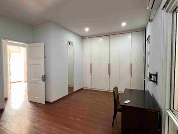Rumah siap huni di kawasan strategis terdepan Cluster Flourite Gading Serpong