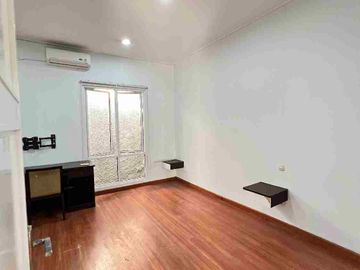 Rumah siap huni di kawasan strategis terdepan Cluster Flourite Gading Serpong
