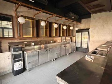 dijual Exs resto mewah 3 lantai di lokasi premium dengan akses strategis dan view menarik