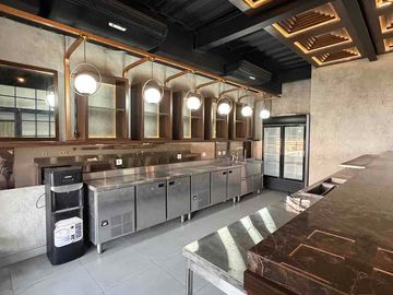 dijual Exs resto mewah 3 lantai di lokasi premium dengan akses strategis dan view menarik