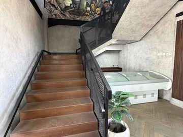 dijual Exs resto mewah 3 lantai di lokasi premium dengan akses strategis dan view menarik