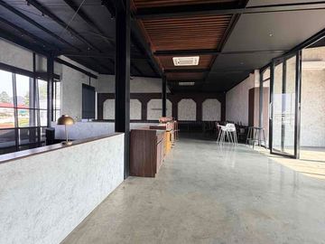 dijual Exs resto mewah 3 lantai di lokasi premium dengan akses strategis dan view menarik