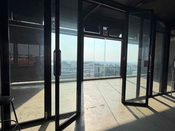 dijual Exs resto mewah 3 lantai di lokasi premium dengan akses strategis dan view menarik