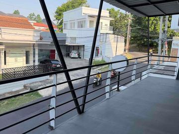 dijual Exs resto mewah 3 lantai di lokasi premium dengan akses strategis dan view menarik