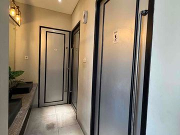 dijual Exs resto mewah 3 lantai di lokasi premium dengan akses strategis dan view menarik