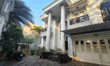 rumah mewah dengan kolam renang di Raffles hiils Cibubur