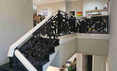 rumah mewah dengan kolam renang di Raffles hiils Cibubur