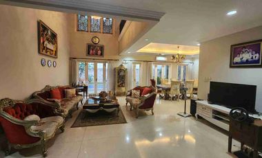 rumah mewah dengan kolam renang di Raffles hiils Cibubur