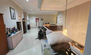 rumah mewah dengan kolam renang di Raffles hiils Cibubur