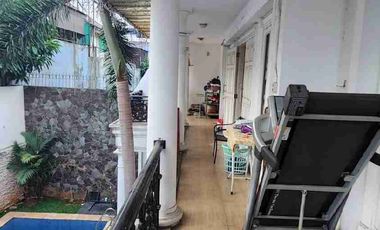 rumah mewah dengan kolam renang di Raffles hiils Cibubur