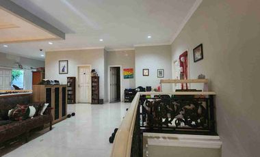 rumah mewah dengan kolam renang di Raffles hiils Cibubur