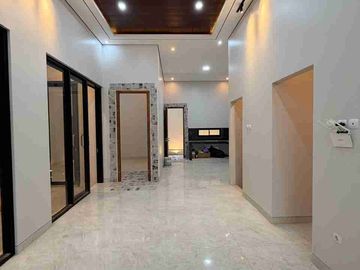 RUMAH MEWAH 2 LANTAI TROPIS KONTEMPORER MODERN DI PURWOMARTANI SLEMAN DEKAT KAMPUS UKRIM