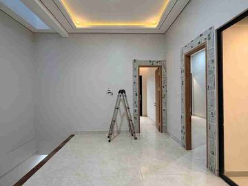 RUMAH MEWAH 2 LANTAI TROPIS KONTEMPORER MODERN DI PURWOMARTANI SLEMAN DEKAT KAMPUS UKRIM