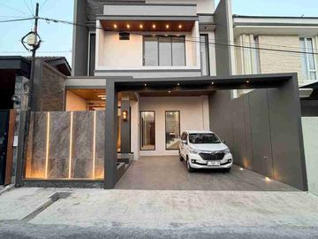 RUMAH MEWAH 2 LANTAI TROPIS KONTEMPORER MODERN DI PURWOMARTANI SLEMAN DEKAT KAMPUS UKRIM