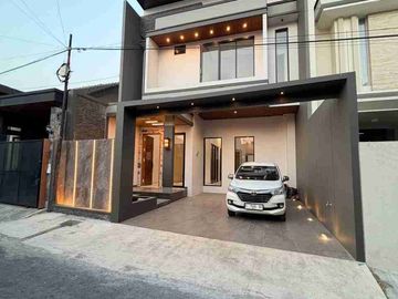 RUMAH MEWAH 2 LANTAI TROPIS KONTEMPORER MODERN DI PURWOMARTANI SLEMAN DEKAT KAMPUS UKRIM