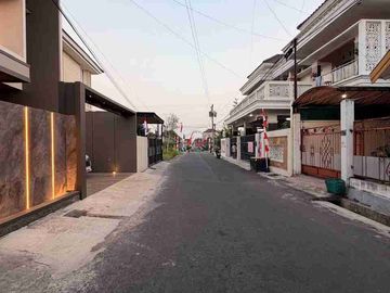RUMAH MEWAH 2 LANTAI TROPIS KONTEMPORER MODERN DI PURWOMARTANI SLEMAN DEKAT KAMPUS UKRIM